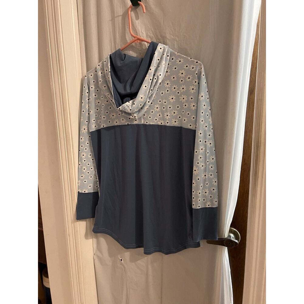 Lularoe Amber Blue Daisy Block Print Hooded Shirt S NWT - Picture 3 of 4
